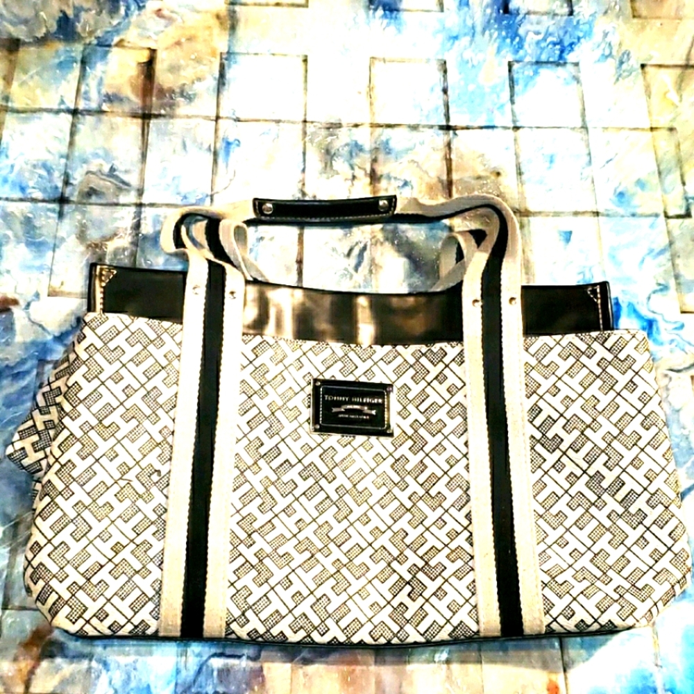 Tommy Hilfiger womens hand bag